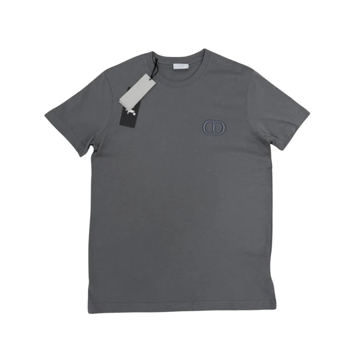 MINIMALIST EMBROIDERED T-SHIRT
