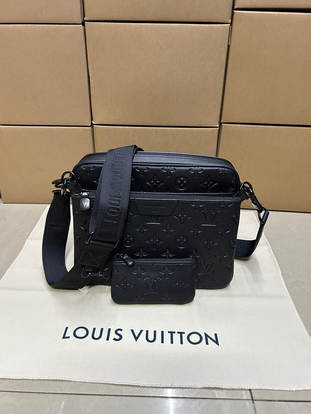 EMBOSSED LEATHER CROSSBODY BAG SET