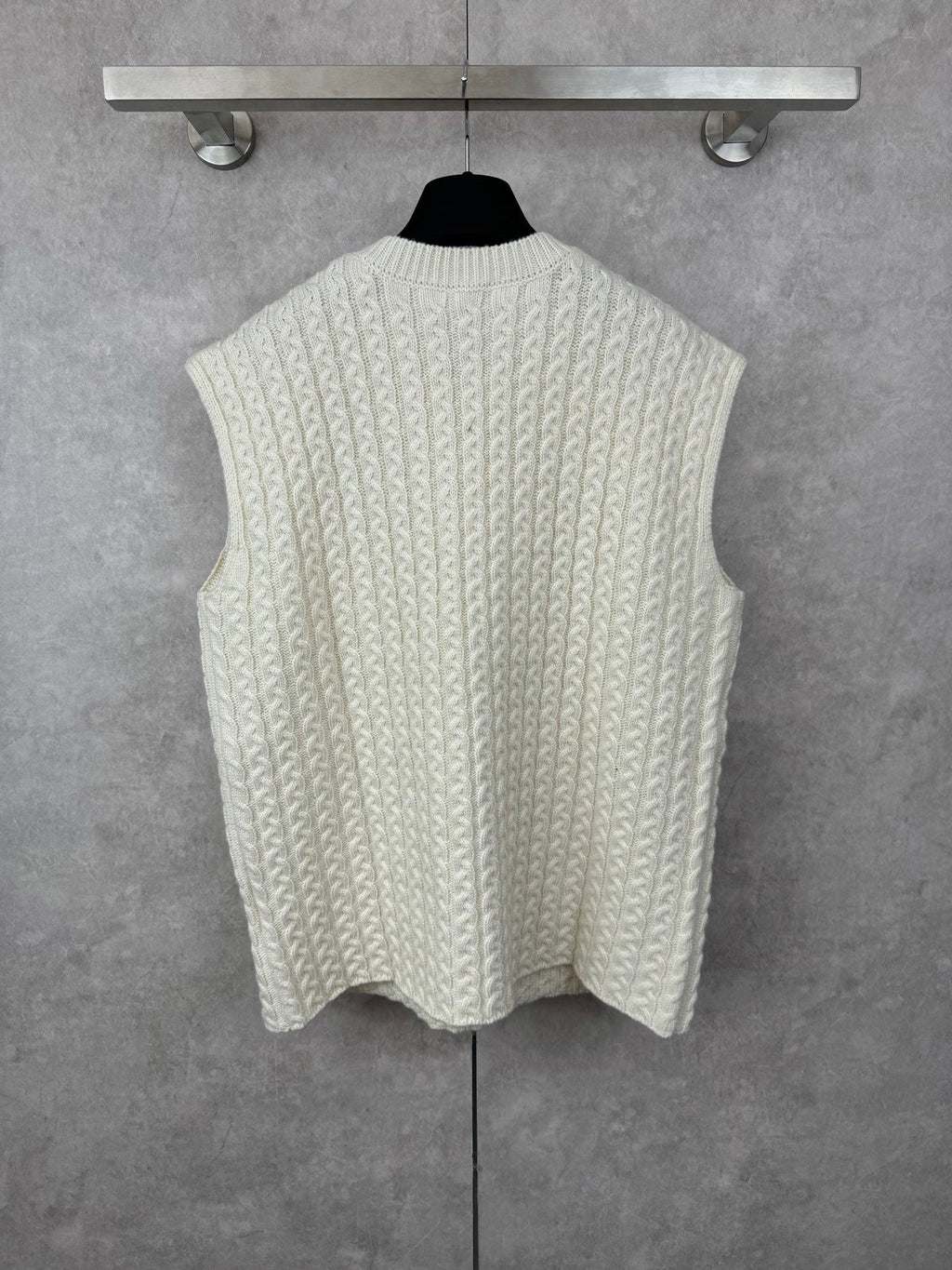 CABLE KNIT VEST