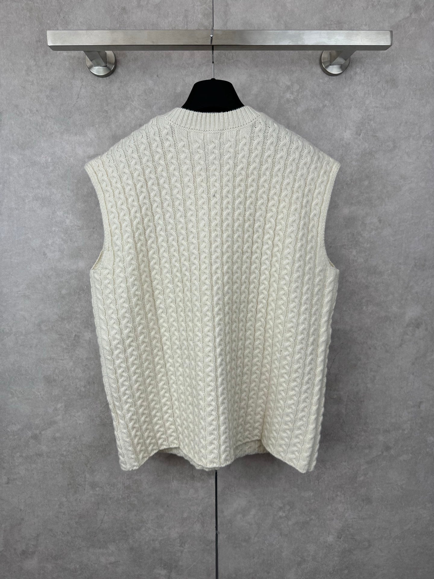 CABLE KNIT VEST