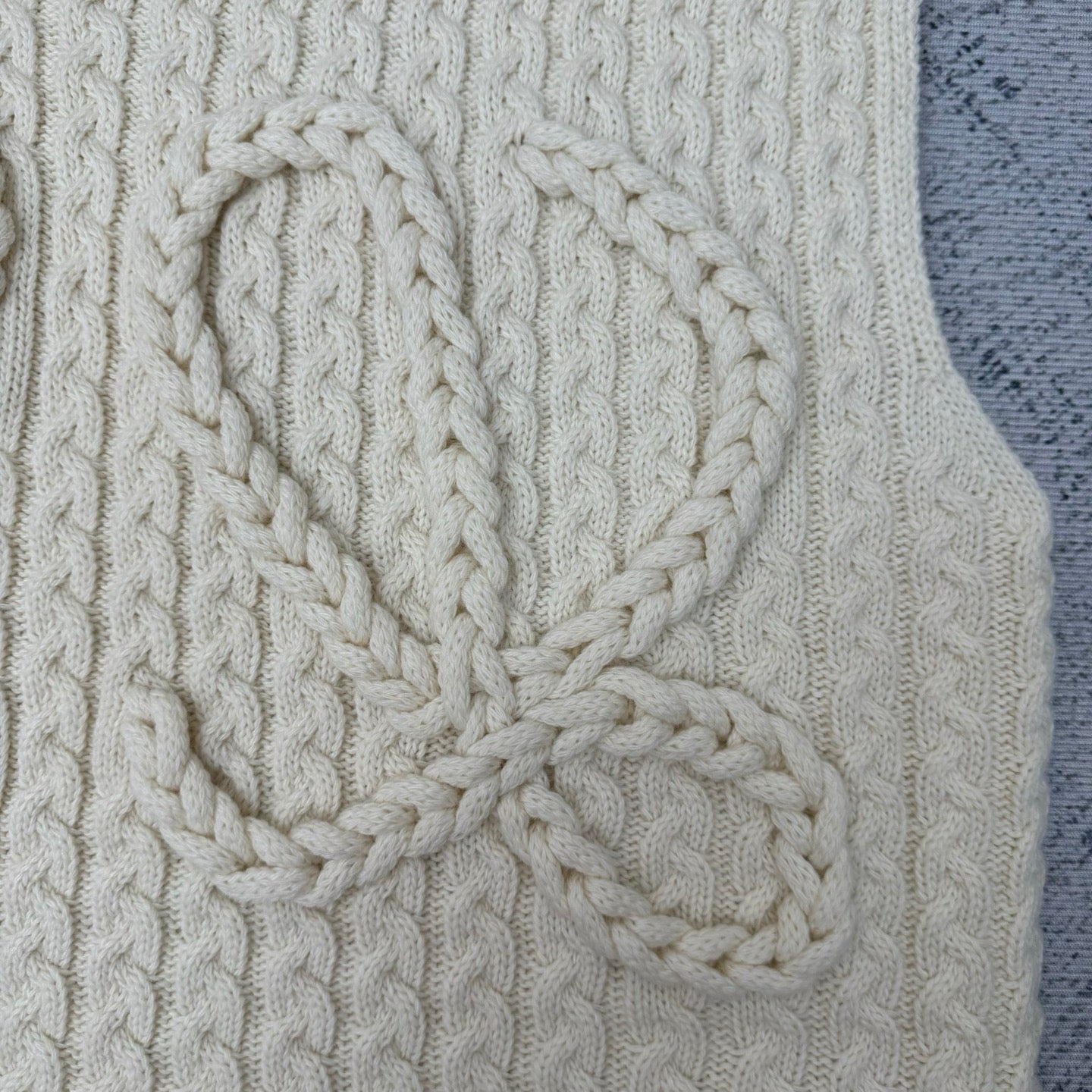 CABLE KNIT VEST