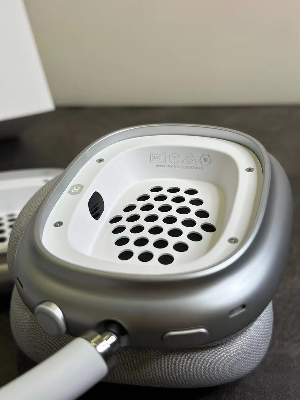 WIRELESS OVER-EAR NOISE CANCELLING HEADPHONES